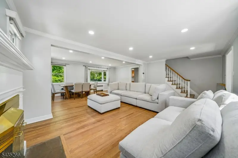 29 Laurel Ave, Livingston, NJ 07039 - #3