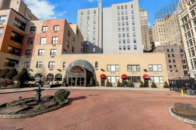 111 Mulberry St #3T, Newark, NJ 07102 - #1