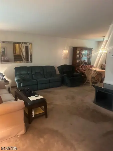 35 Garside Pl, Clark, NJ 07066 - #3