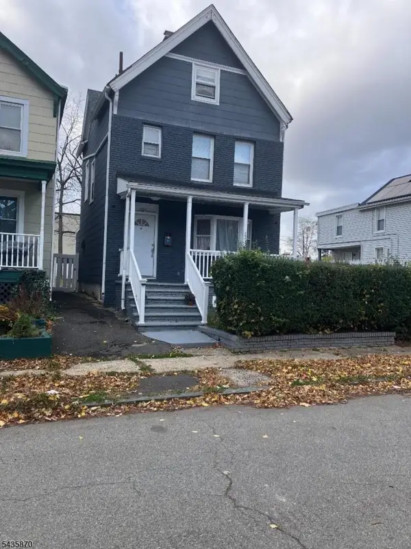 21 Lake St, East Orange City, NJ 07017