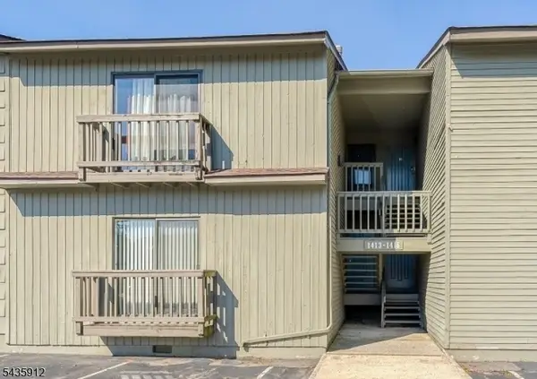 1413 Spruce Hills Dr, Glen Gardner Boro, NJ 08826
