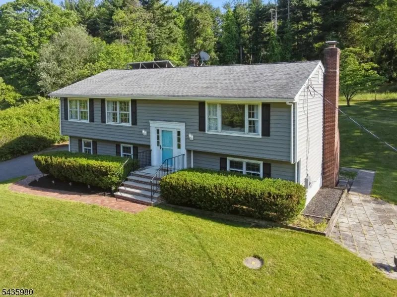16 Old Mountain Rd, Clinton, NJ 08833 - #1