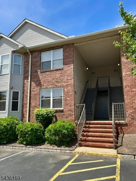 32 Rebecca Rd, East Hanover Twp., NJ 07936