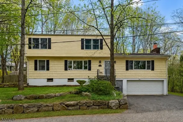33 Brooksyde Ave, Ringwood Boro, NJ 07456