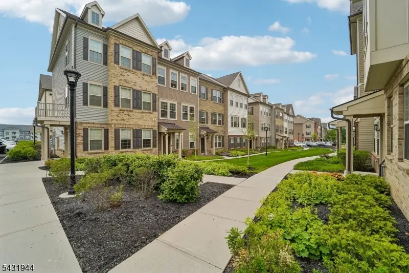 1 Haralson Ct, Livingston, NJ 07039 - #1