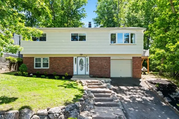 101 Pocono Trl, Hopatcong Boro, NJ 07843