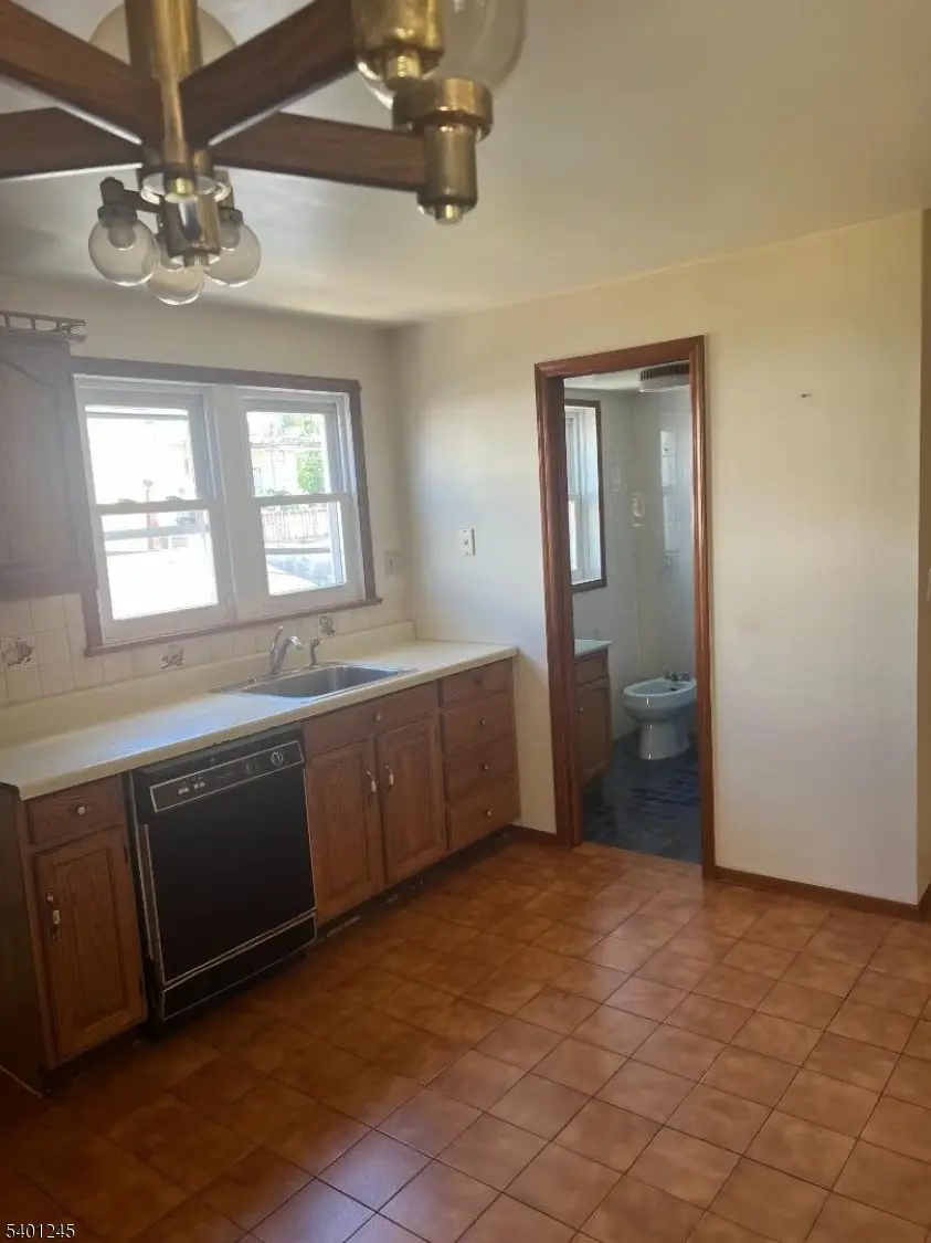 195 Walnut St, Newark, NJ 07105 - #2