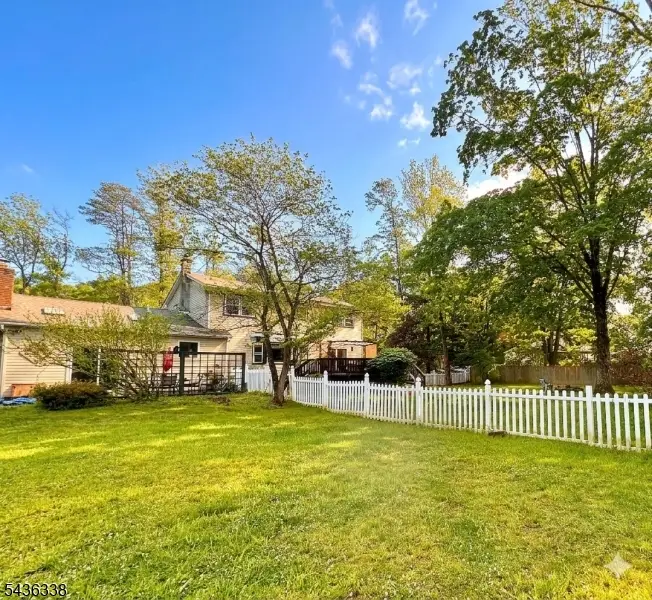 4 Laurel Pl, Chester, NJ 07930 - #2