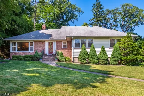 17 Luddington Rd, West Orange Twp., NJ 07052