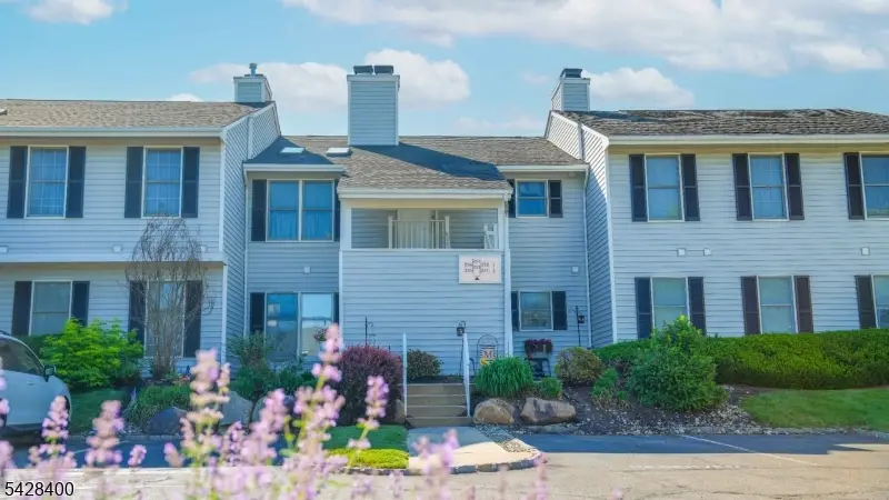 254 Nuthatch Ct, Readington, NJ 08887 - #1