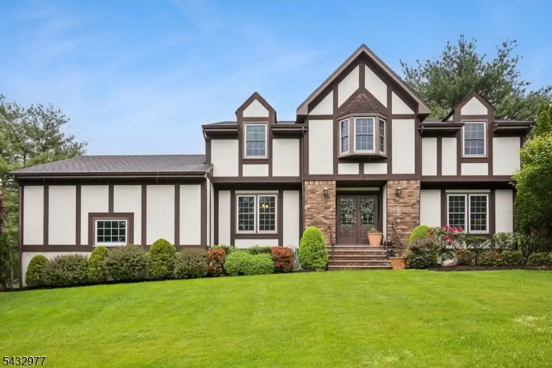 15 Bourbon St, Wayne, NJ 07470 - #1