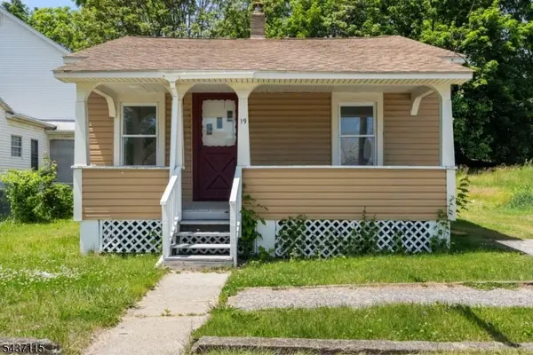 19 John Wilton St, Franklin Boro, NJ 07416