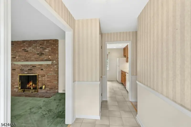 28 Evergreen Dr, Berkeley Heights, NJ 07922 - #3