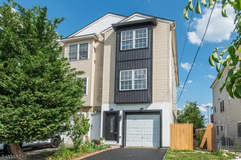 42B Roosevelt St, New Brunswick, NJ 08901 - #2
