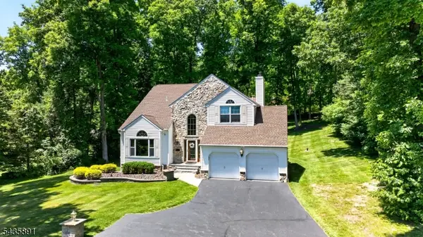 19 Colonial Cir, Vernon Twp., NJ 07462