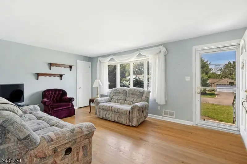 12 Evelyn Pl, East Hanover, NJ 07936 - #2