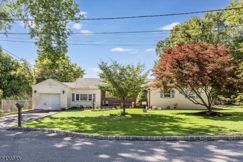 5 Pinewood Ter, Fairfield, NJ 07004 - #1