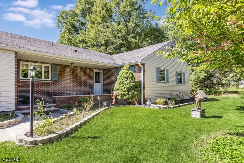 5 Pinewood Ter, Fairfield, NJ 07004 - #3