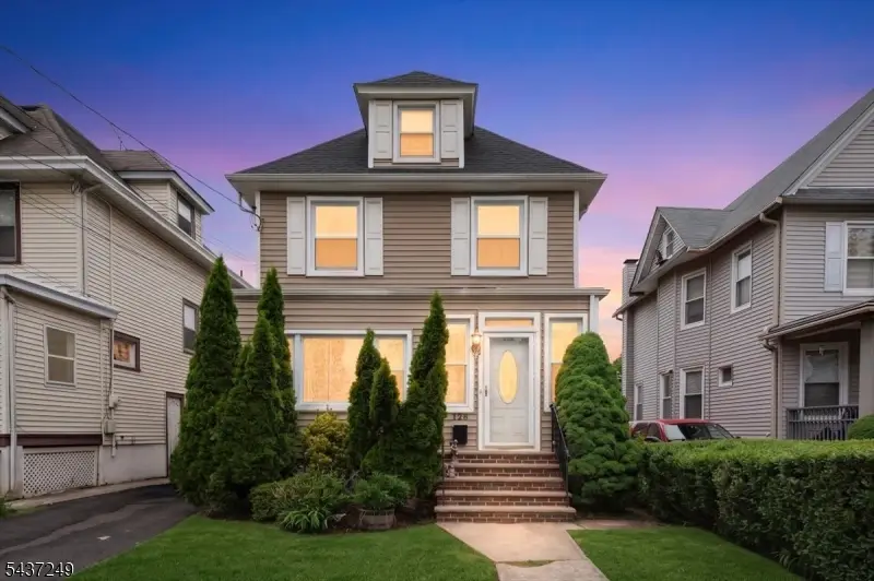 126 Berwyn St, Roselle Park, NJ 07204 - #1