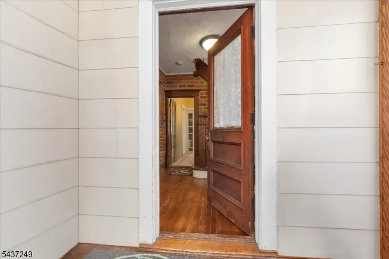 126 Berwyn St, Roselle Park, NJ 07204 - #2