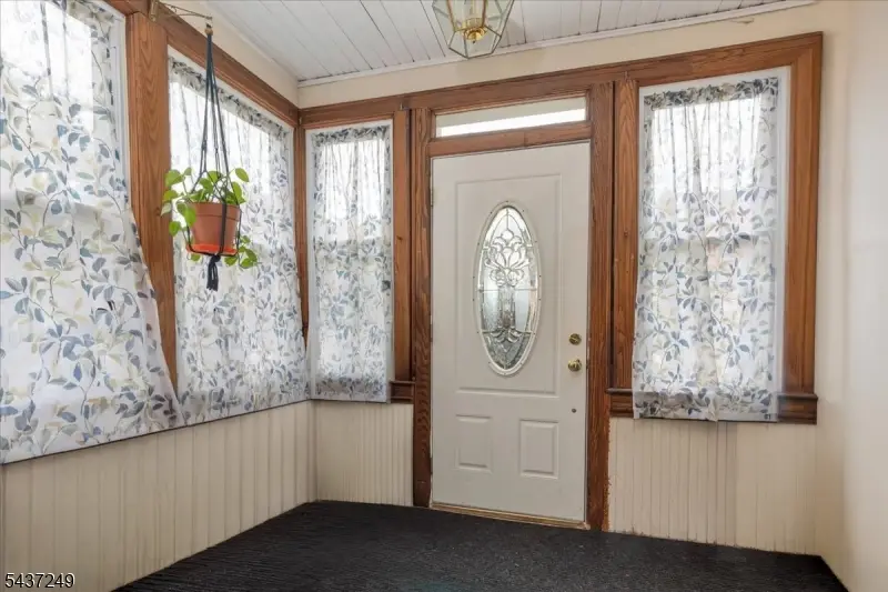 126 Berwyn St, Roselle Park, NJ 07204 - #3