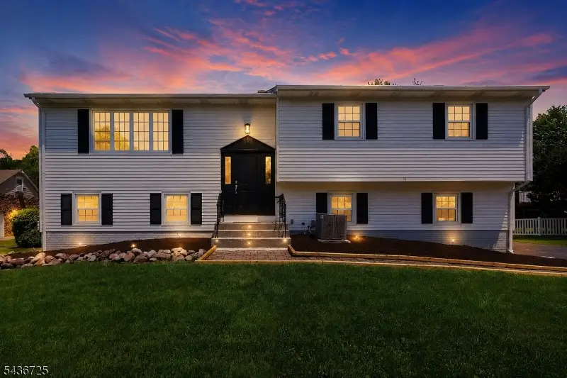 10 Red Oak Way, Bradley Gardens, NJ 08807 - #1