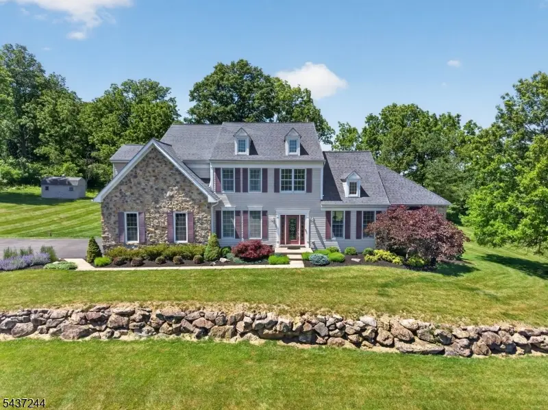 27 Kalan Farm Rd, Bethlehem, NJ 08827 - #1