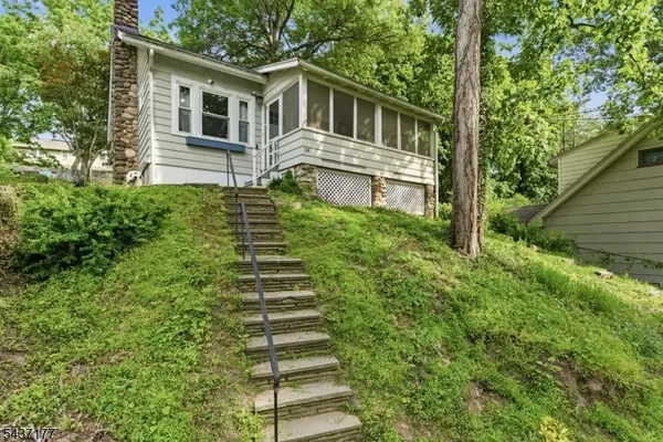 68 Westover Ave, West Caldwell Twp., NJ 07006