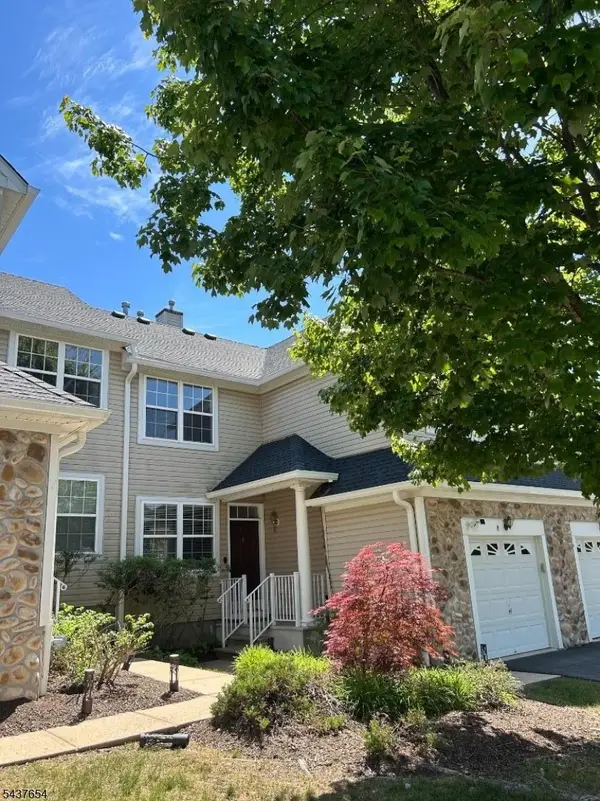 8 Scarlet Oak Dr, Montgomery Twp., NJ 08540