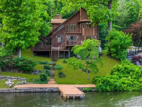 209 Squaw Trl, Hopatcong Boro, NJ 07843