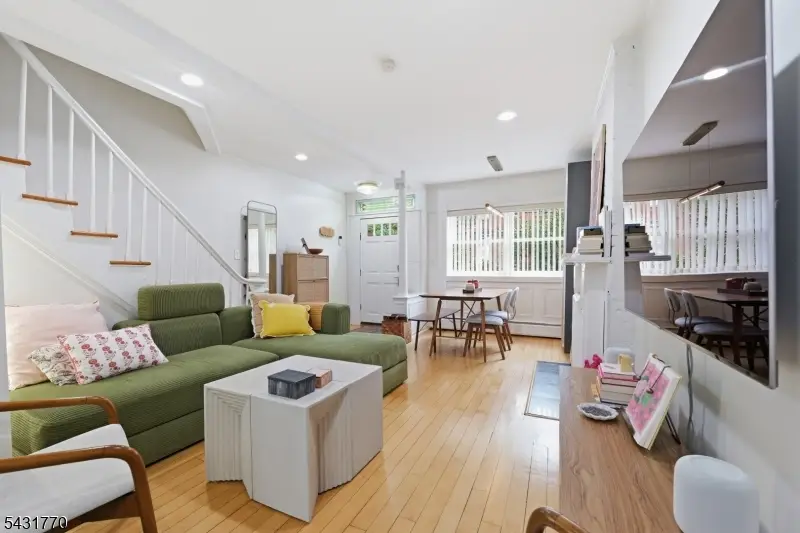 260 5th St, Jersey City, NJ 07302 - #2