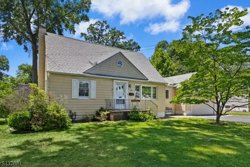 329 Maplewood Ave, Kenilworth, NJ 07033 - #1