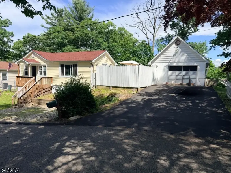 3 Adams Trl, Hopatcong, NJ 07843 - #2