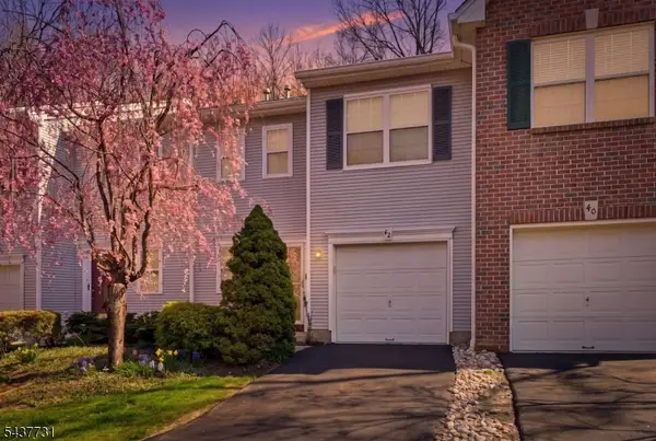 42 Pond Hollow Dr, Jefferson Twp., NJ 07438
