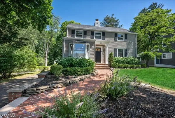 979 Salem Ln, Ridgewood Village, NJ 07450