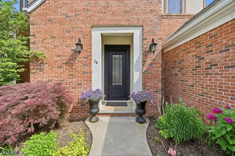 14 Bluffs Ct, Hamburg, NJ 07419 - #2