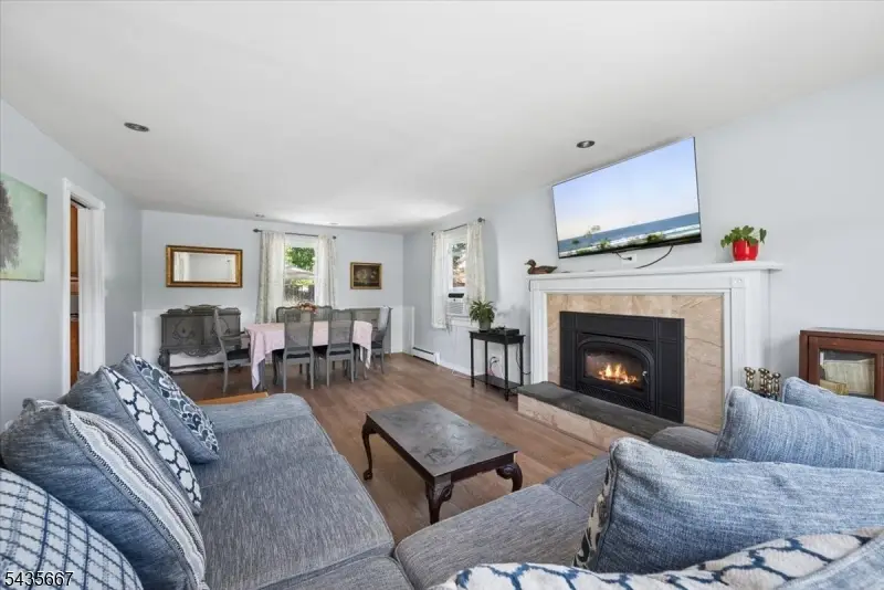 336 Vanderveer Rd, Bradley Gardens, NJ 08807 - #2