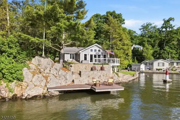 53 Shore Ave, Greenwood Lake, NJ 10925