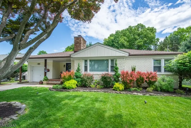 4 Brookhill Pl, Little Falls, NJ 07424 - #1