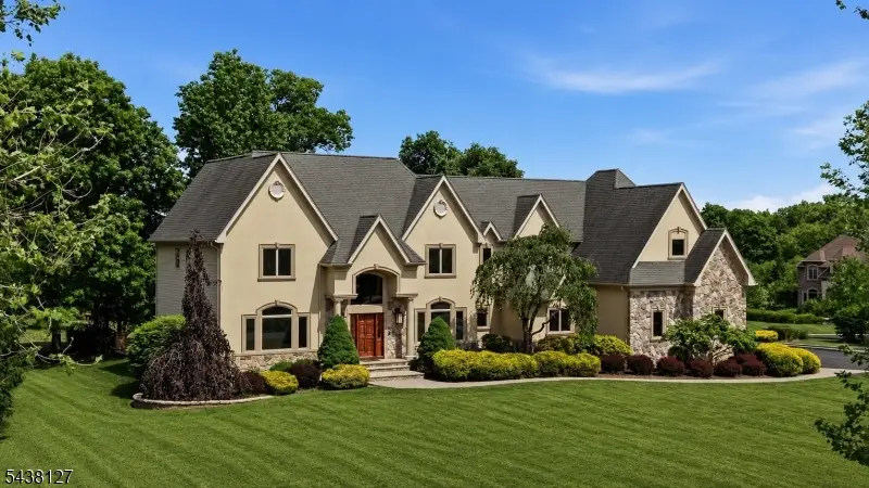2 Michele Crossing, Raritan, NJ 08822 - #1
