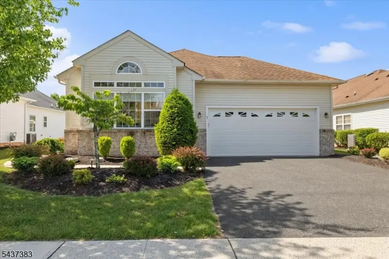 3 Daulton Dr, Franklin, NJ 08873 - #1