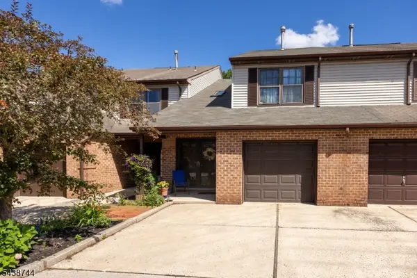 13 Betty Ct, Lebanon Boro, NJ 08833