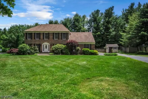8 Glen Eagles Rd, Washington Twp., NJ 07882