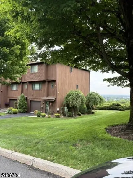 88 Metro Vista Dr, Hawthorne Boro, NJ 07506