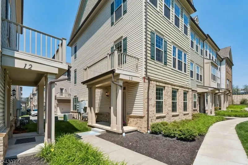 10 Cortland Ct, Livingston, NJ 07039 - #1