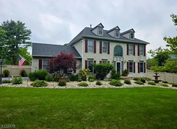 2 Saint Andrews Dr, Washington Twp., NJ 07882