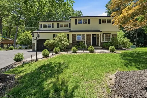 3 Richard Dr, Mount Arlington Boro, NJ 07856