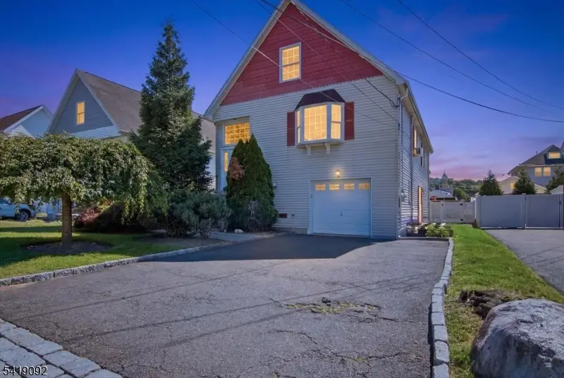 7 Strickland Ave, Singac, NJ 07424 - #2