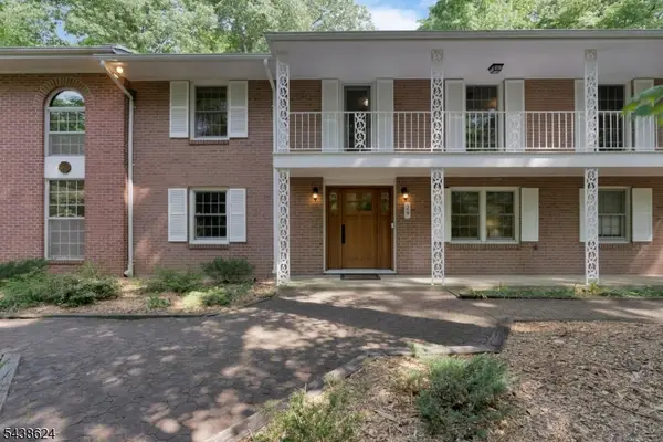 29 Brook Dr, Watchung Boro, NJ 07069