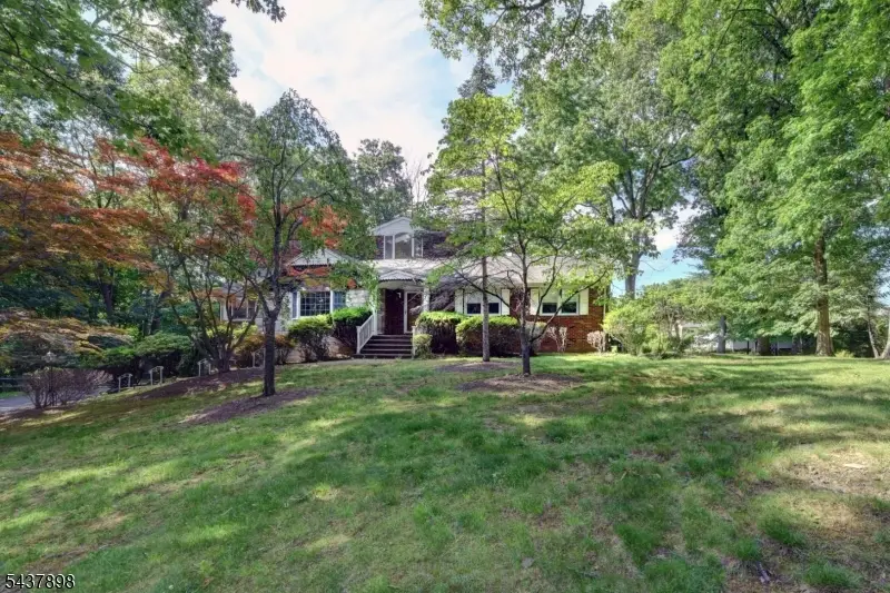 34 Knoll Rd, Wayne, NJ 07470 - #1